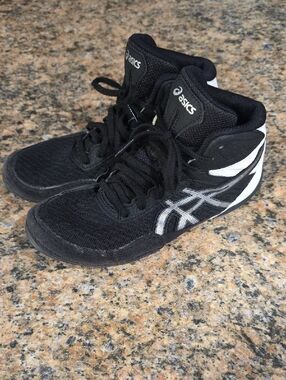 Asics Black and White Kids' High-Top Wrestling Shoes Size 3Y